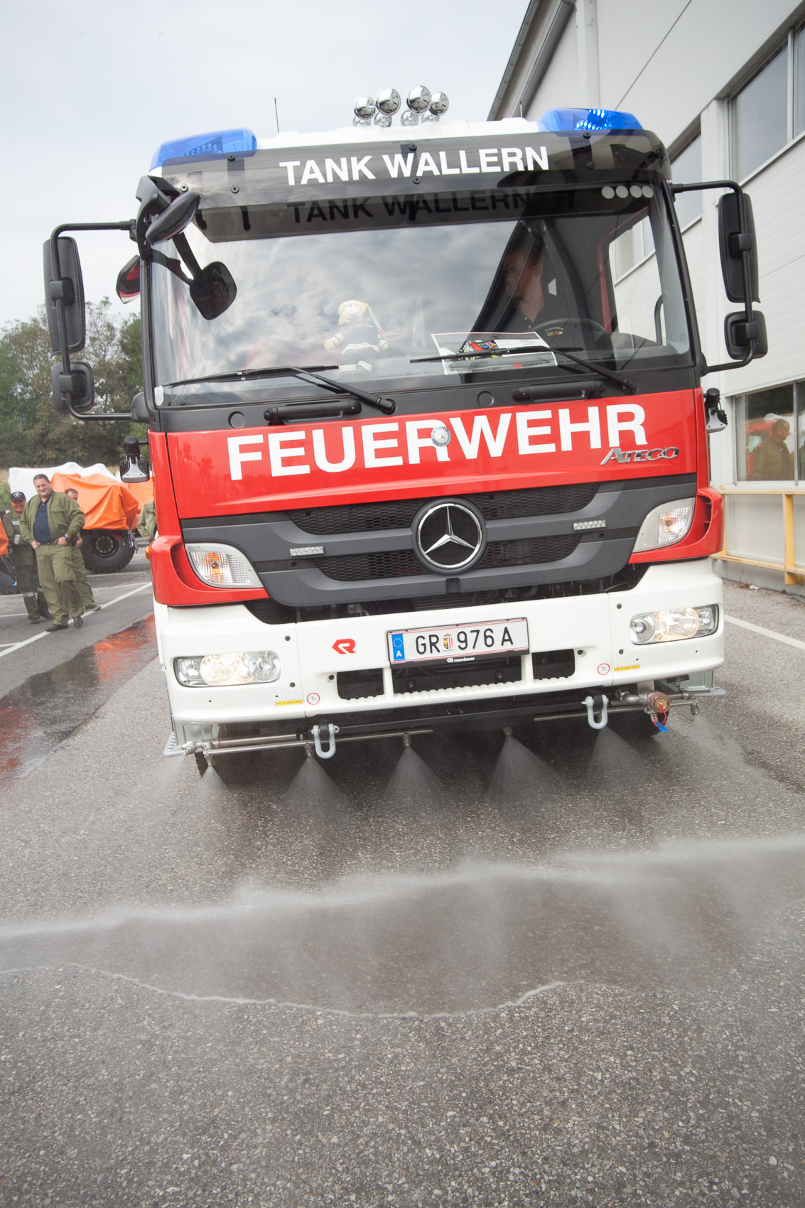PÖLZ BATTERIETEST- UND -LADESYSTEME Feuerwehr Fahrzeugladegerät